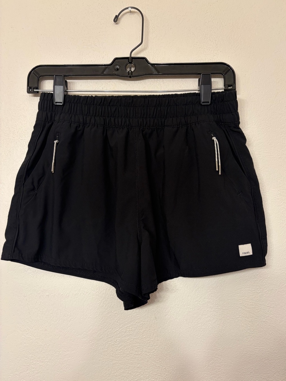Vuori Women’s Black Dash Shorts Size Medium Elastic Waist